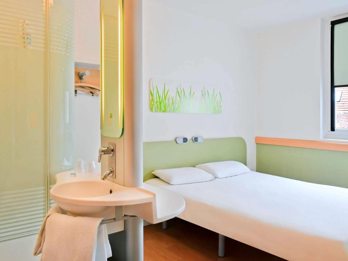 Ibis Budget Nimes Centre Gare Exterior photo